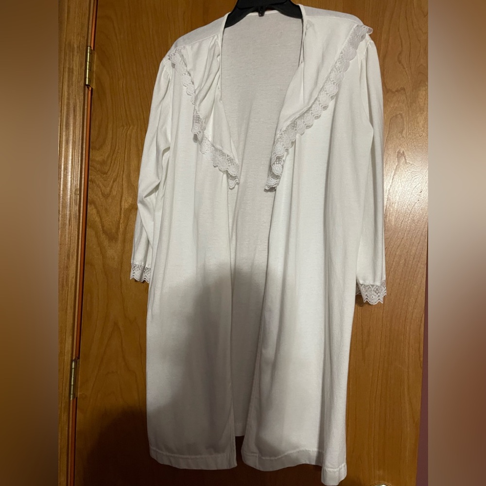 White Lace Trim Robe. Size M